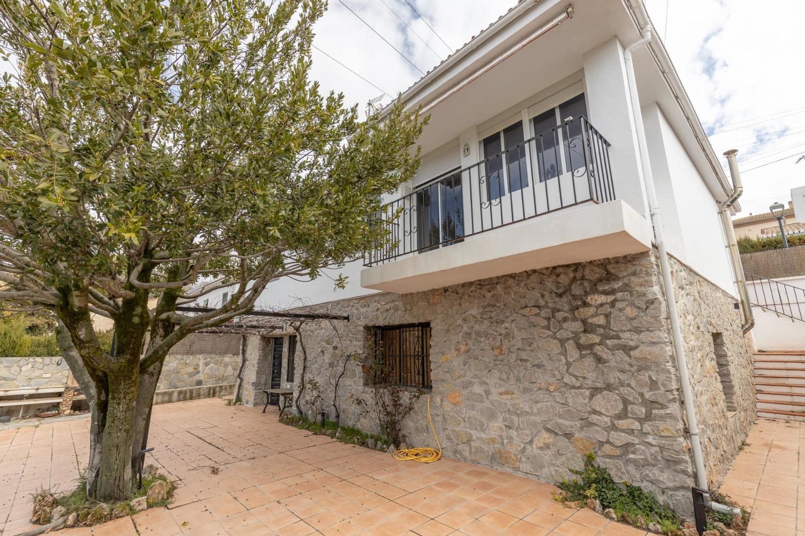 5 Zimmer Villa zu verkaufen in Huetor Santillan mit Pool - 279.990 € (Ref: 9990333)