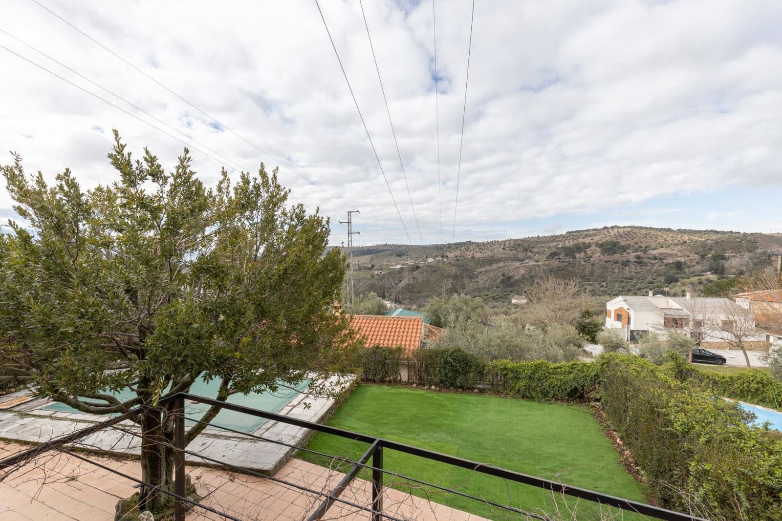 5 Zimmer Villa zu verkaufen in Huetor Santillan mit Pool - 279.990 € (Ref: 9990333)