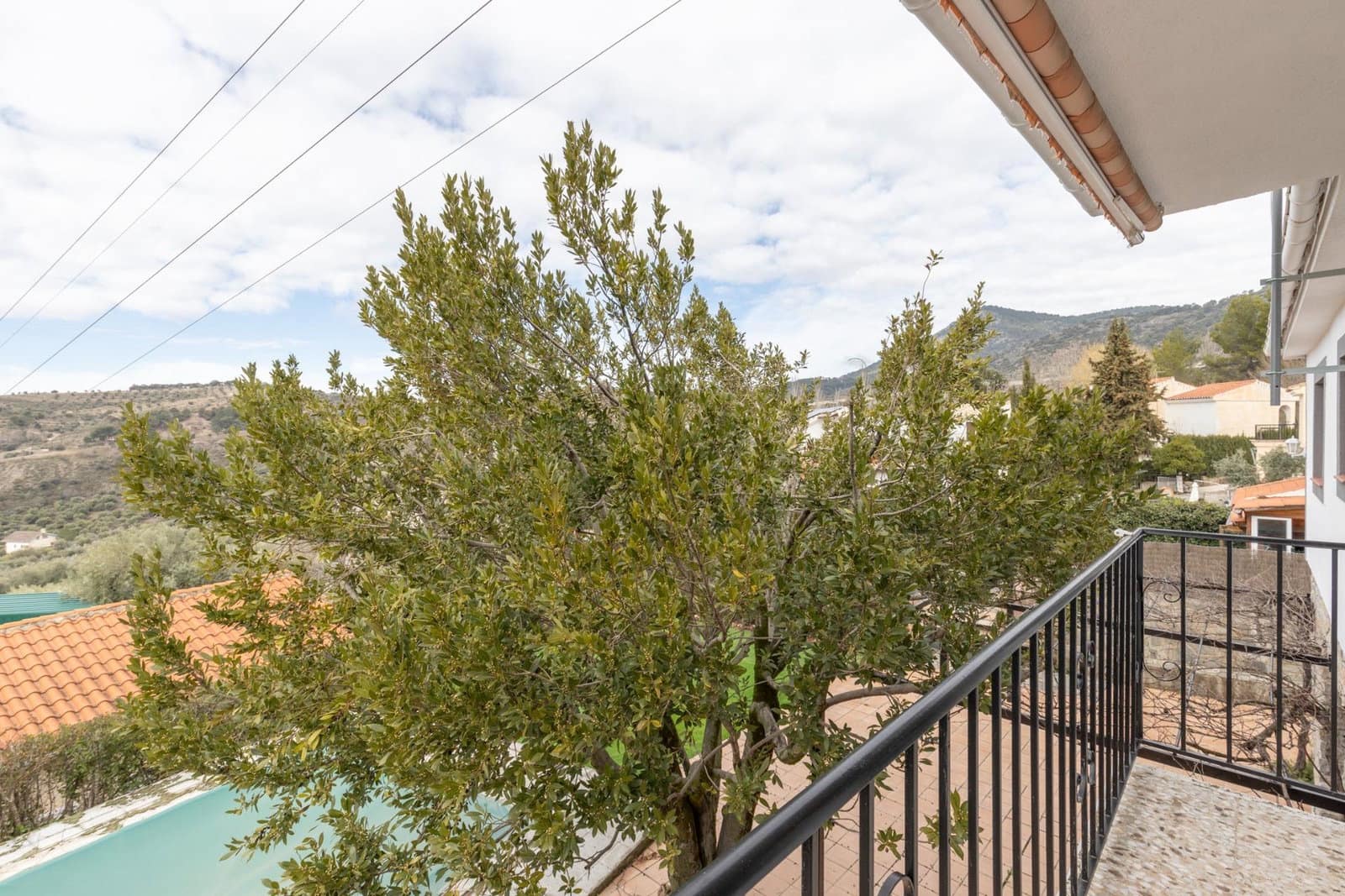 5 Zimmer Villa zu verkaufen in Huetor Santillan mit Pool - 279.990 € (Ref: 9990333)