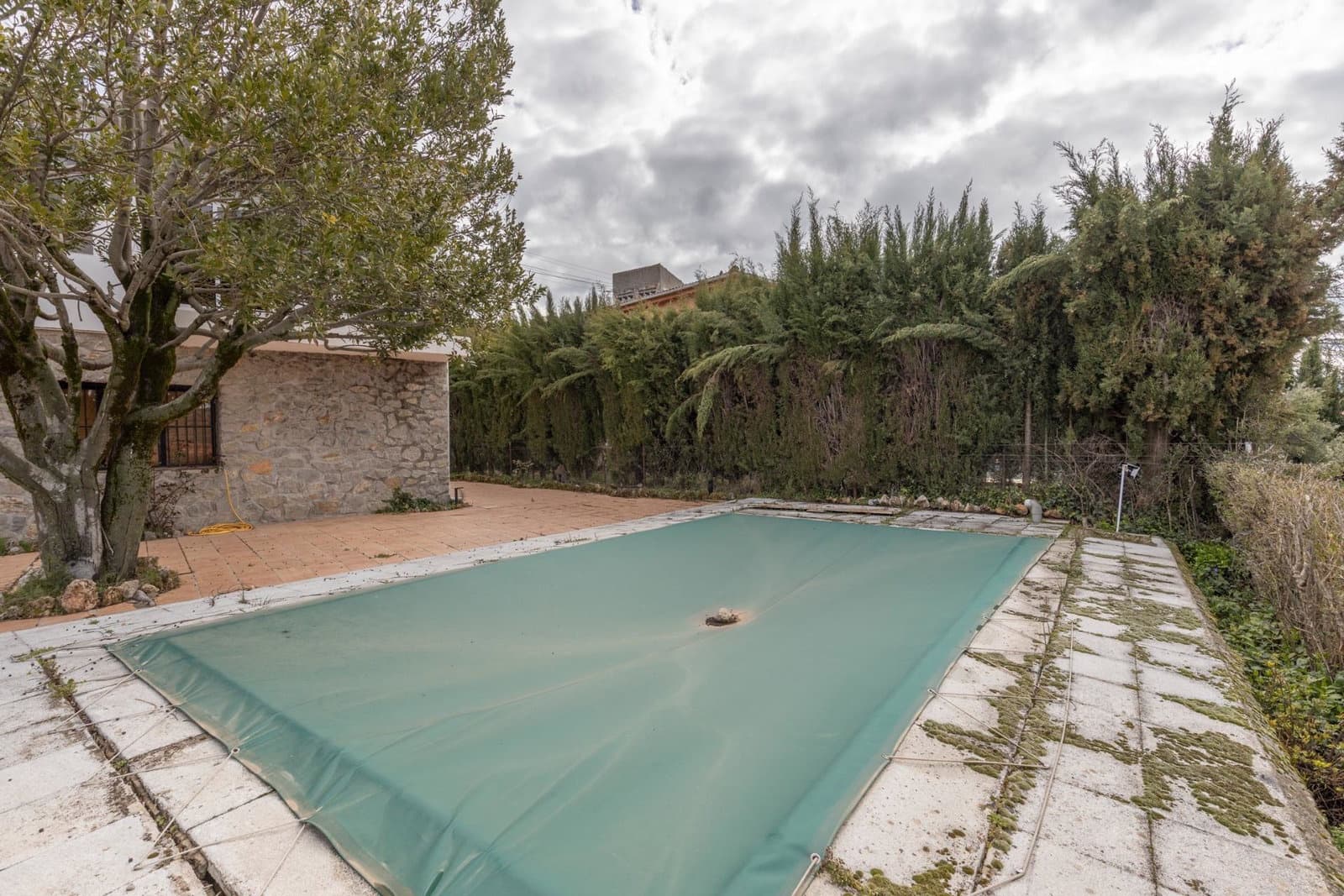 5 Zimmer Villa zu verkaufen in Huetor Santillan mit Pool - 279.990 € (Ref: 9990333)