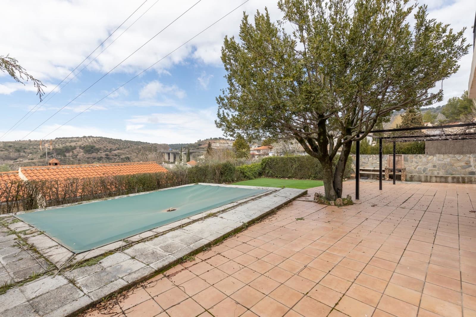 5 Zimmer Villa zu verkaufen in Huetor Santillan mit Pool - 279.990 € (Ref: 9990333)