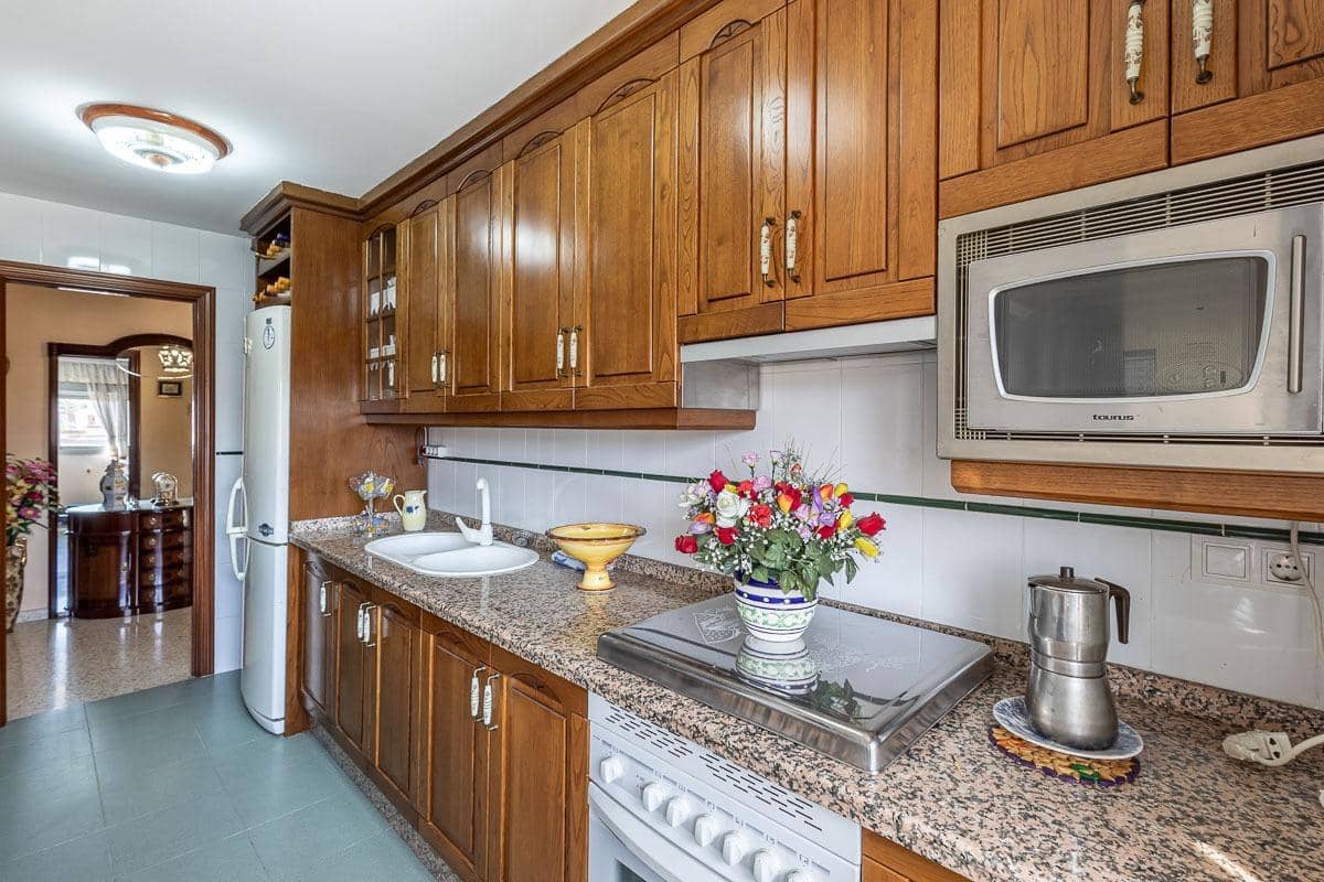 3 slaapkamer Appartement te koop in Granada stad met garage - € 175.000 (Ref: 9994877)