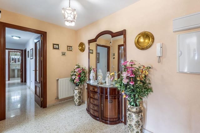 3 slaapkamer Appartement te koop in Granada stad met garage - € 175.000 (Ref: 9994877)