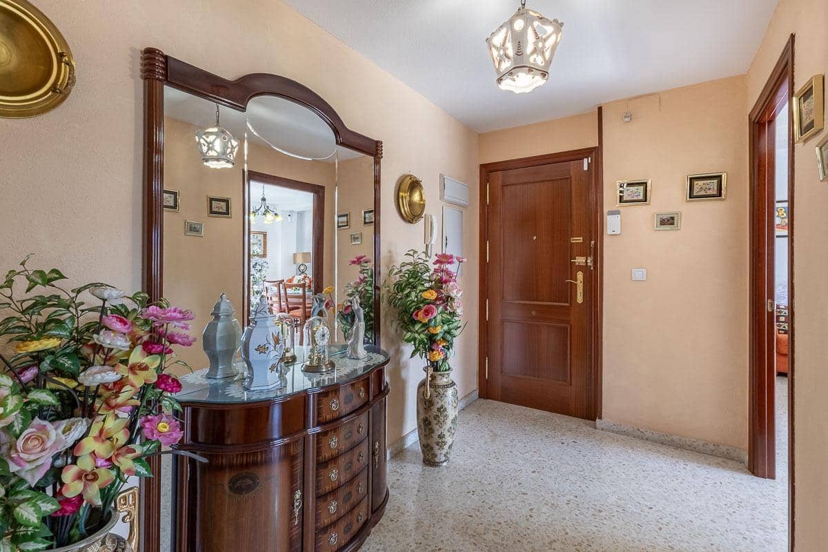 3 slaapkamer Appartement te koop in Granada stad met garage - € 175.000 (Ref: 9994877)
