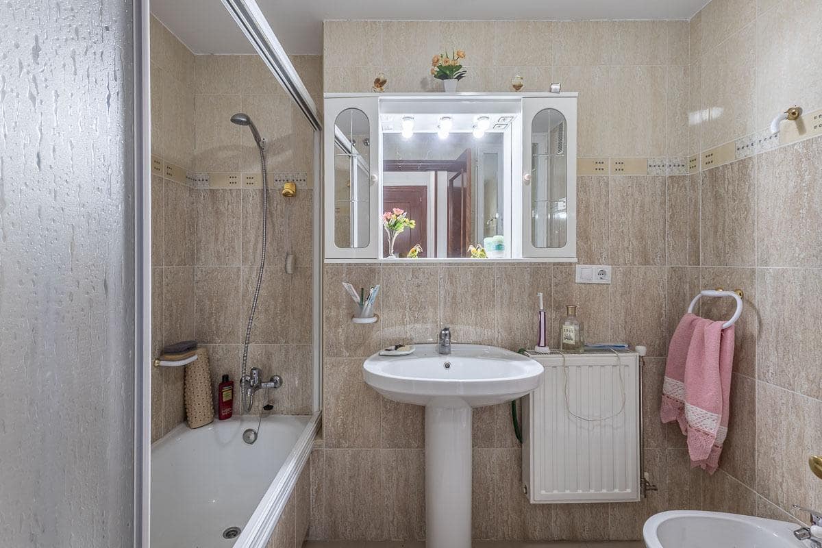 3 slaapkamer Appartement te koop in Granada stad met garage - € 175.000 (Ref: 9994877)