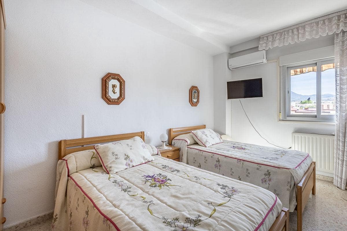3 slaapkamer Appartement te koop in Granada stad met garage - € 175.000 (Ref: 9994877)