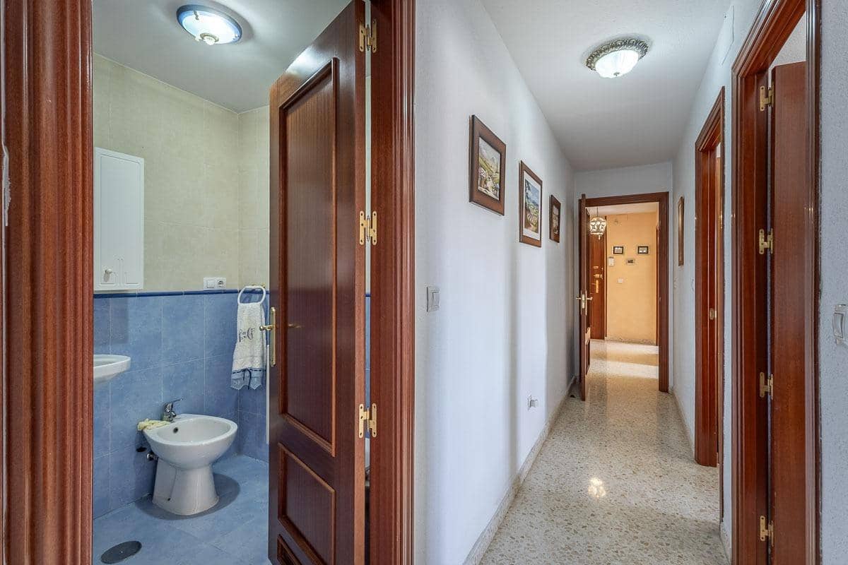 3 slaapkamer Appartement te koop in Granada stad met garage - € 175.000 (Ref: 9994877)