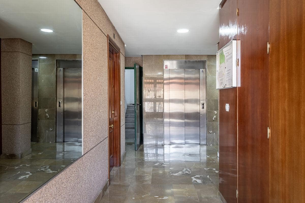 3 slaapkamer Appartement te koop in Granada stad met garage - € 175.000 (Ref: 9994877)