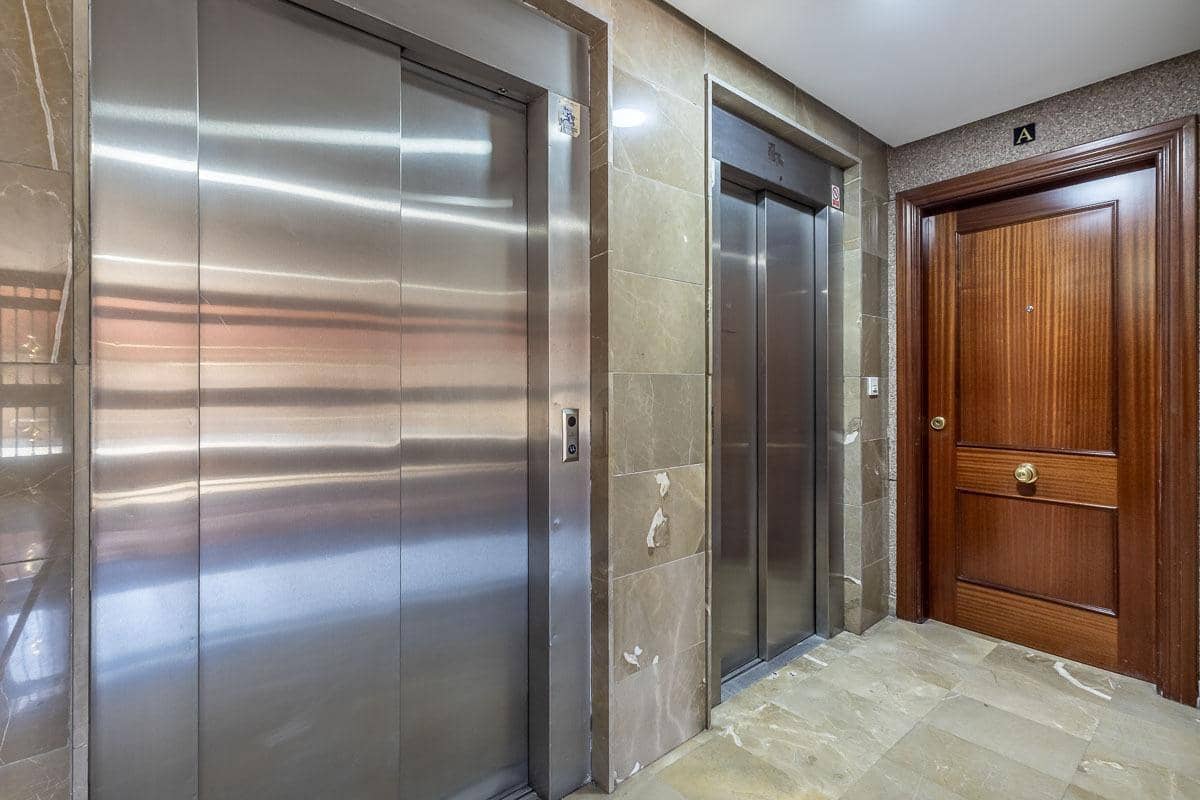 3 slaapkamer Appartement te koop in Granada stad met garage - € 175.000 (Ref: 9994877)