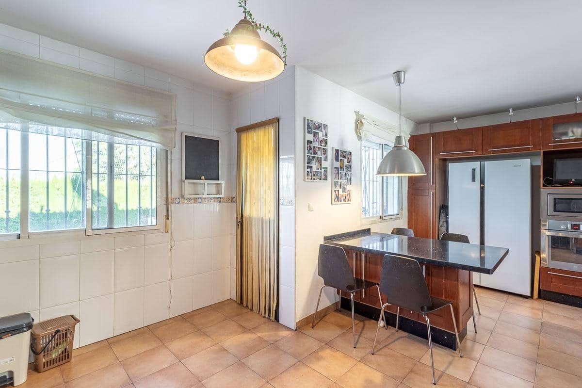 3 chambre Villa/Maison à vendre à Pinos Genil avec piscine garage - 259 900 € (Ref: 9998483)