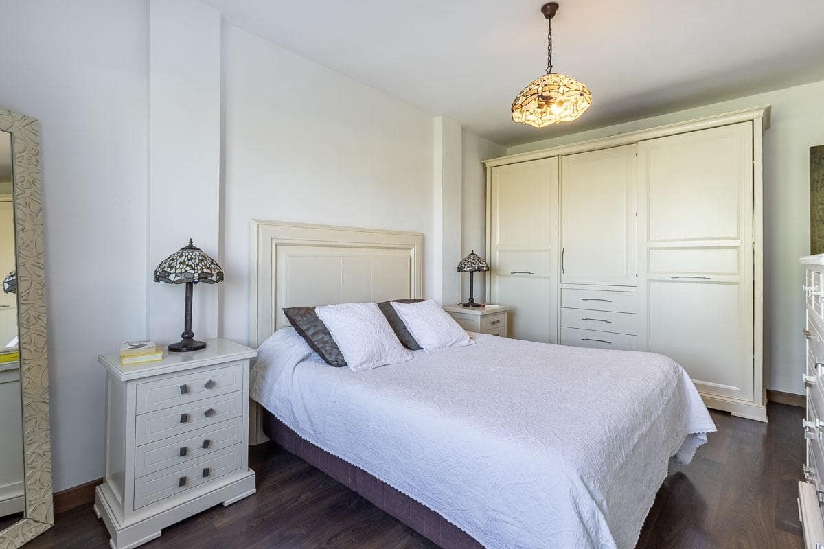 3 chambre Villa/Maison à vendre à Pinos Genil avec piscine garage - 259 900 € (Ref: 9998483)