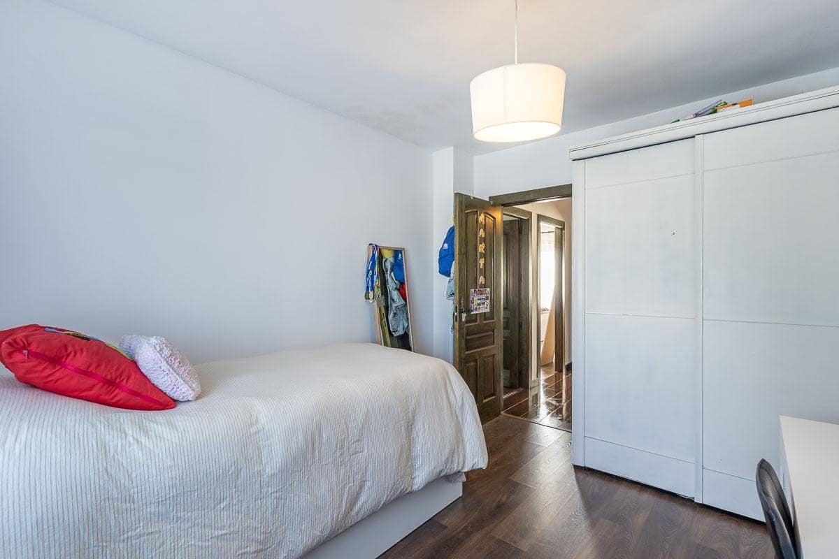3 chambre Villa/Maison à vendre à Pinos Genil avec piscine garage - 259 900 € (Ref: 9998483)
