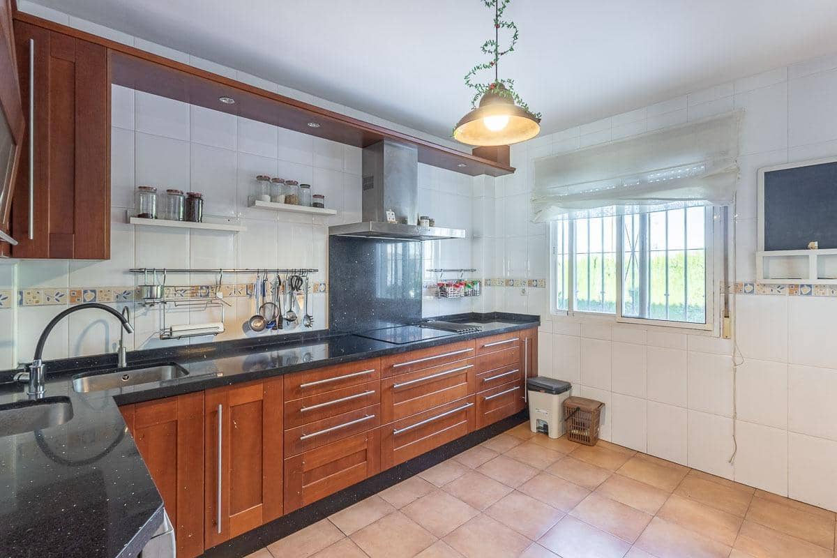 3 chambre Villa/Maison à vendre à Pinos Genil avec piscine garage - 259 900 € (Ref: 9998483)