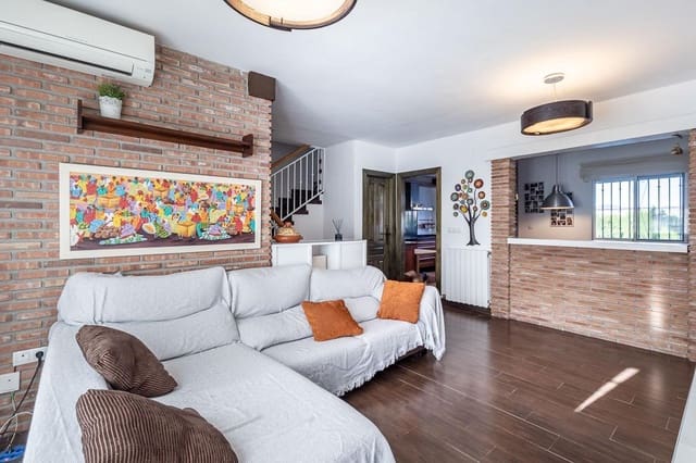 3 chambre Villa/Maison à vendre à Pinos Genil avec piscine garage - 259 900 € (Ref: 9998483)