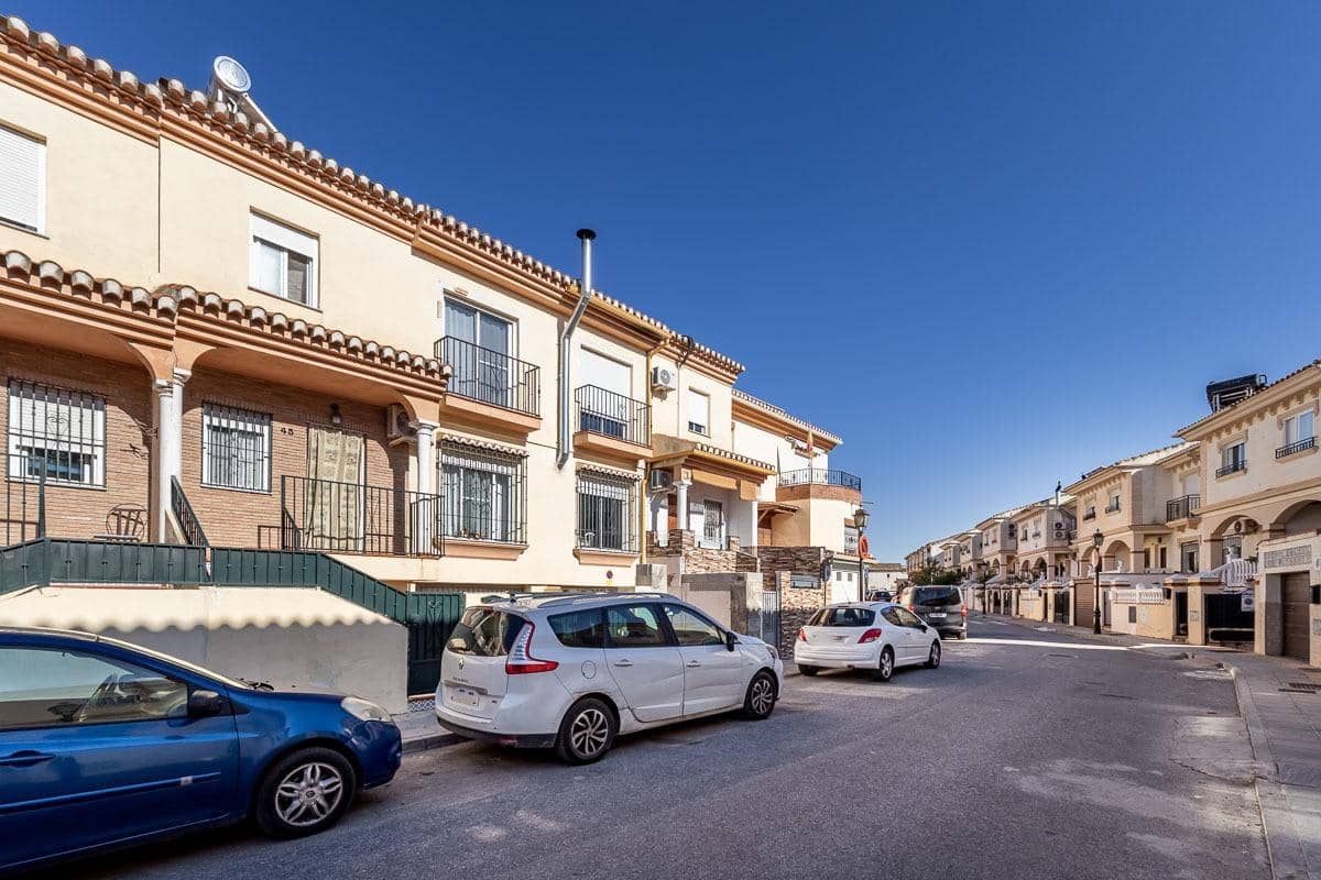 3 chambre Villa/Maison à vendre à Pinos Genil avec piscine garage - 259 900 € (Ref: 9998483)