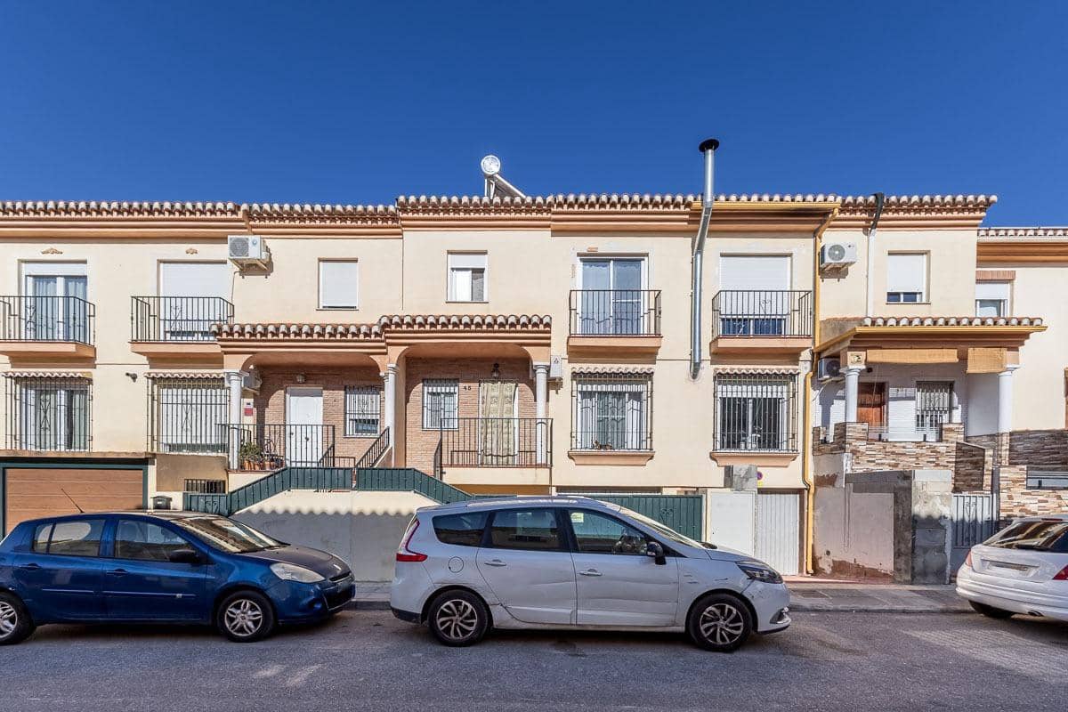 3 chambre Villa/Maison à vendre à Pinos Genil avec piscine garage - 259 900 € (Ref: 9998483)