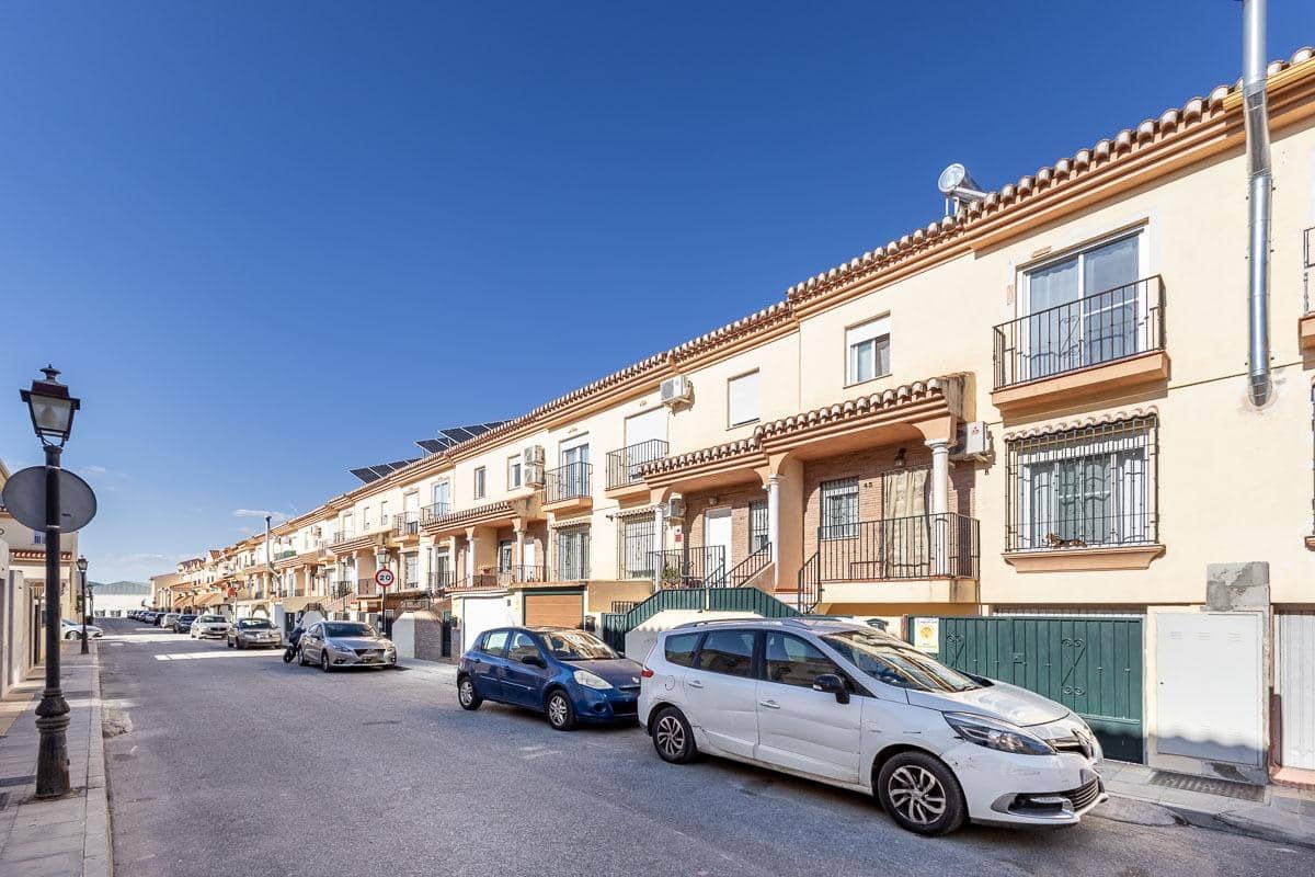 3 chambre Villa/Maison à vendre à Pinos Genil avec piscine garage - 259 900 € (Ref: 9998483)