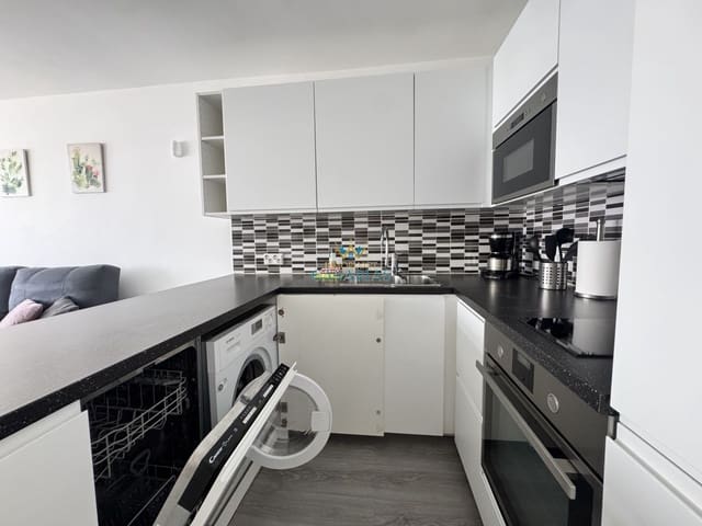 1 slaapkamer Appartement te huur in San Bartolomé de Tirajana met zwembad - € 1.300 (Ref: 10048867)