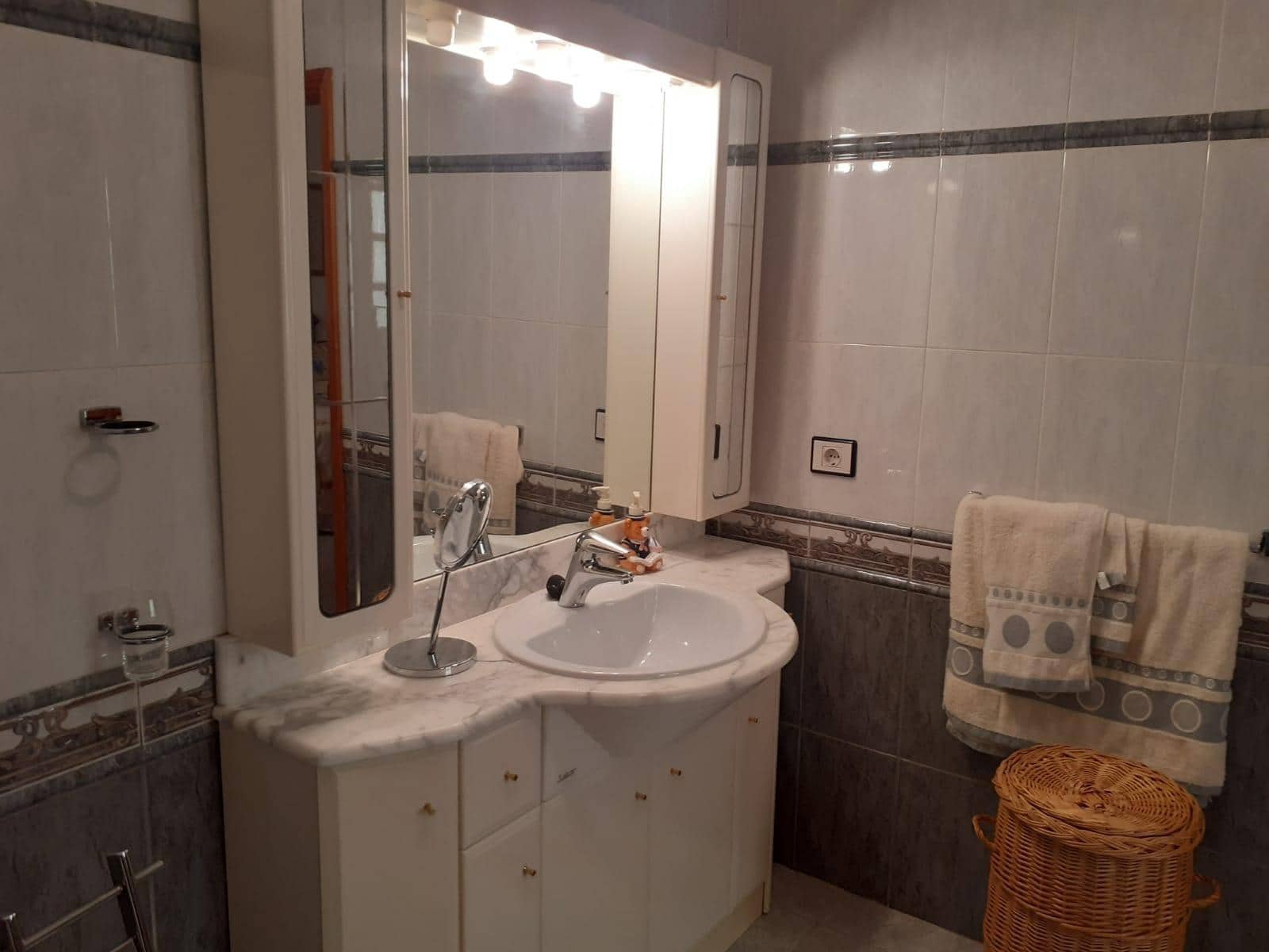 4 soveværelse Lejlighed til salg i Santa Lucia de Tirajana med garage - € 469.999 (Ref: 8254466)