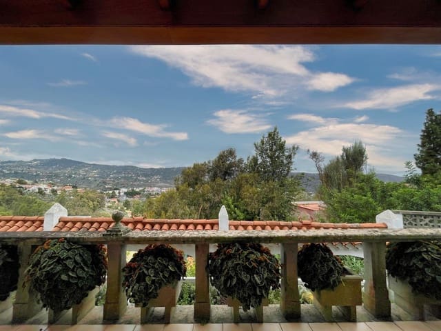 5 Zimmer Villa zu verkaufen in Santa Brígida mit Pool Garage - 950.000 € (Ref: 8532038)