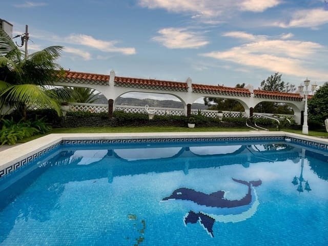 5 Zimmer Villa zu verkaufen in Santa Brígida mit Pool Garage - 950.000 € (Ref: 8532038)