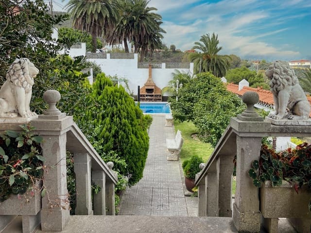 5 Zimmer Villa zu verkaufen in Santa Brígida mit Pool Garage - 950.000 € (Ref: 8532038)