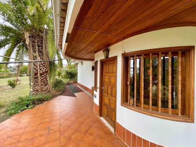 5 Zimmer Villa zu verkaufen in Santa Brígida mit Pool - 840.000 € (Ref: 8930364)