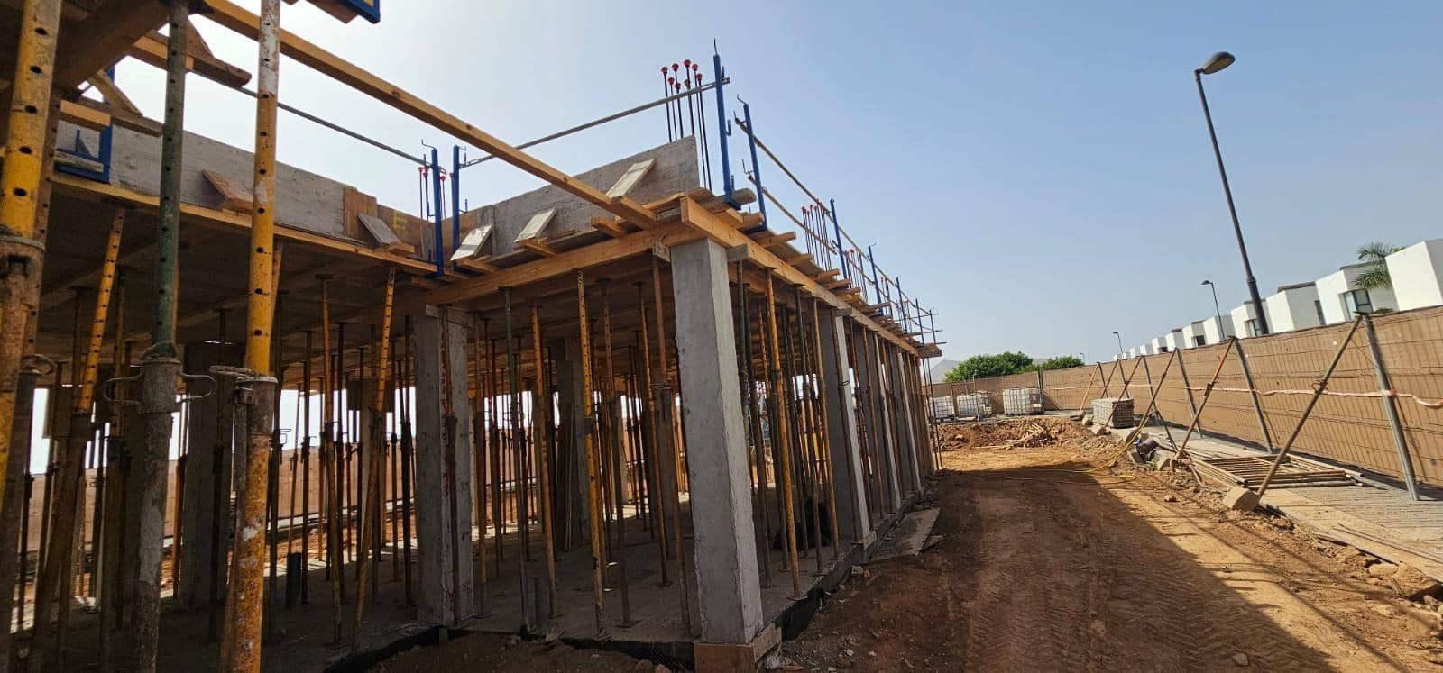 2 soveværelse Villa til salg i La Oliva med swimmingpool - € 454.000 (Ref: 9065150)