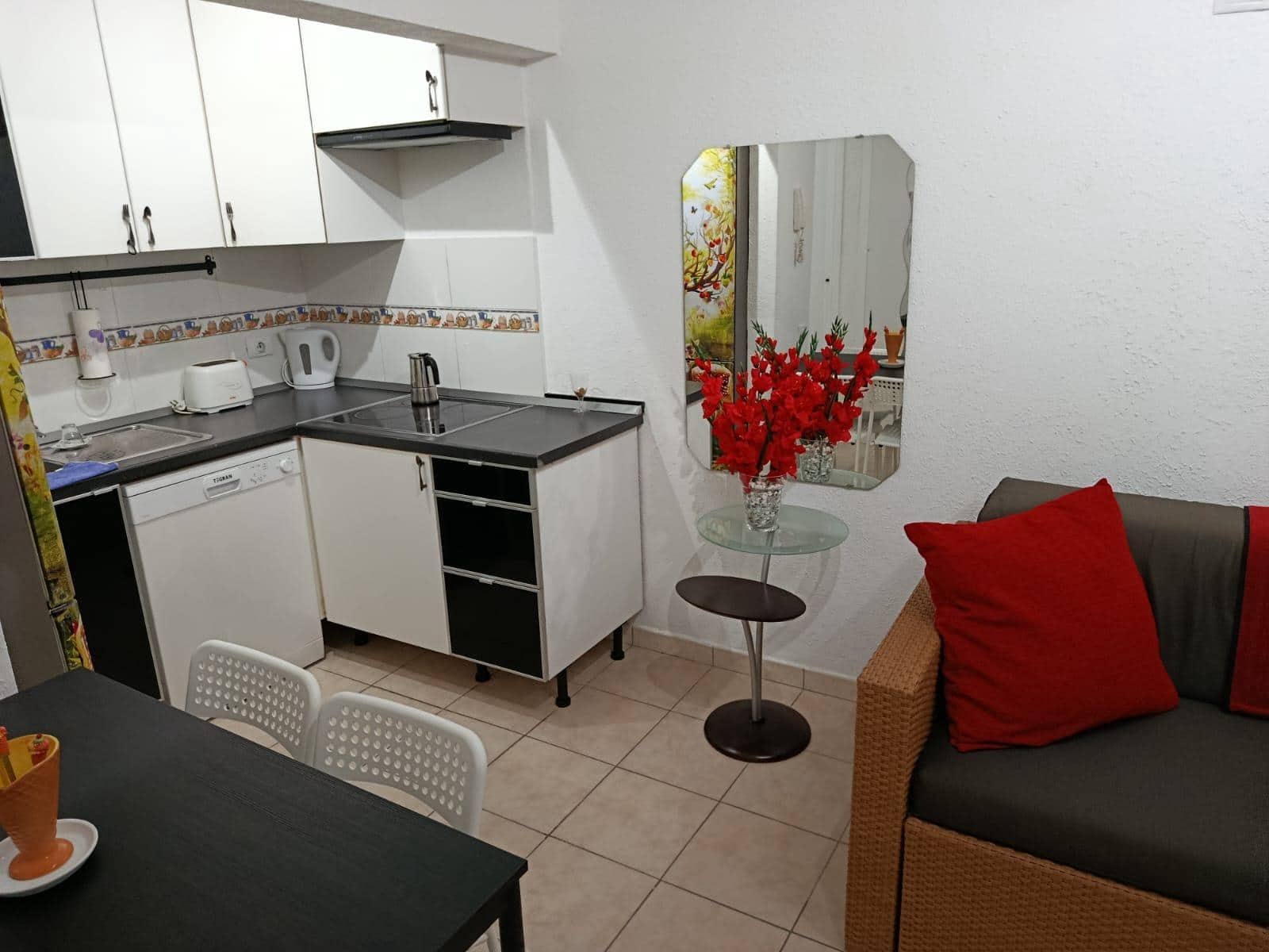 2 bedroom Apartment for rent in San Bartolome de Tirajana - € 1,300 (Ref: 9321897)