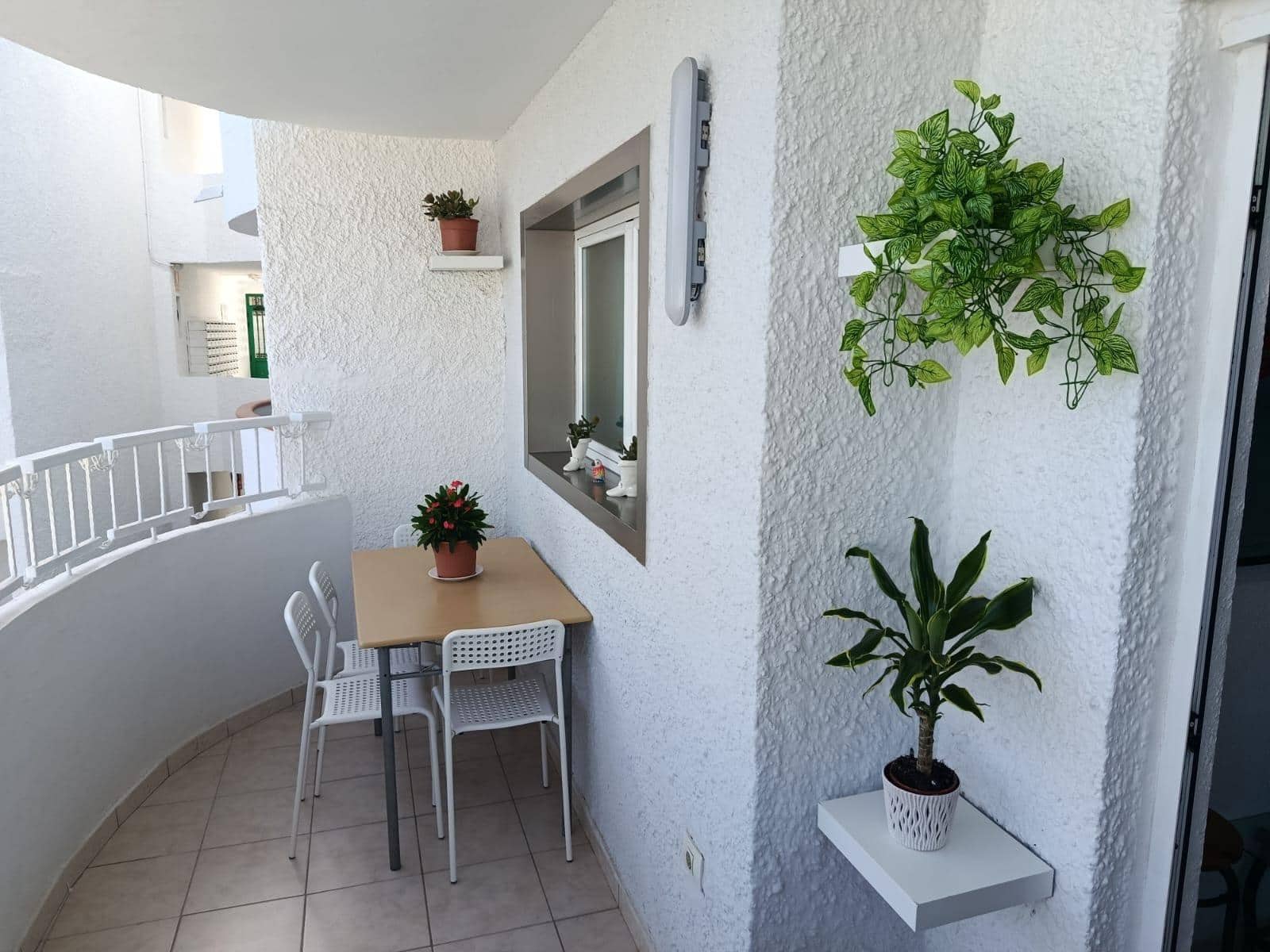 2 bedroom Apartment for rent in San Bartolome de Tirajana - € 1,300 (Ref: 9321897)