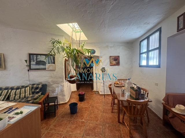 Casa de 4 habitaciones en San Bartolomé de Tirajana en venta - 295.000 € (Ref: 9547587)