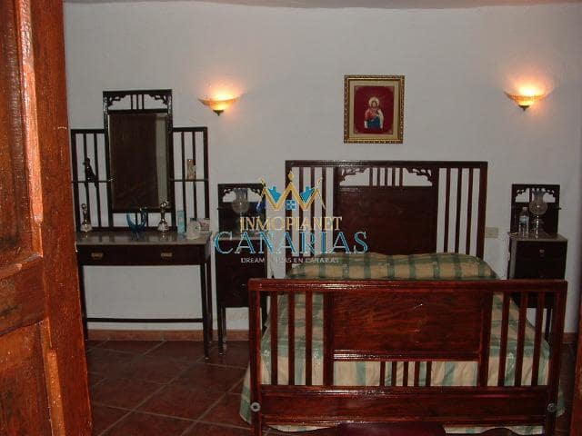Casa de 4 habitaciones en San Bartolomé de Tirajana en venta - 295.000 € (Ref: 9547587)