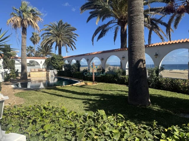 4 slaapkamer Villa te koop in Playa del Inglés, San Bartolomé de Tirajana met garage - € 1.700.000 (Ref: 9570822)