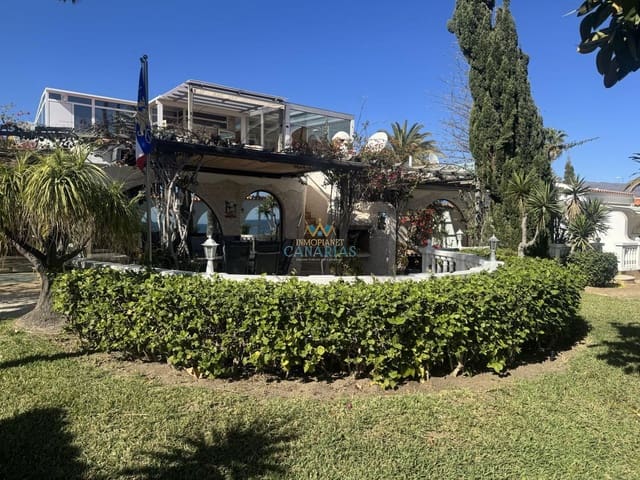 4 slaapkamer Villa te koop in Playa del Inglés, San Bartolomé de Tirajana met garage - € 1.700.000 (Ref: 9570822)