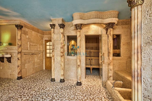 4 bedroom Townhouse for sale in Playa del Inglés, San Bartolomé de Tirajana - € 1,590,000 (Ref: 9851029)