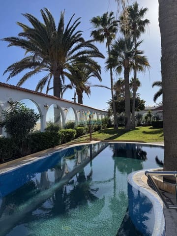 4 bedroom Townhouse for sale in Playa del Inglés, San Bartolomé de Tirajana - € 1,590,000 (Ref: 9851029)