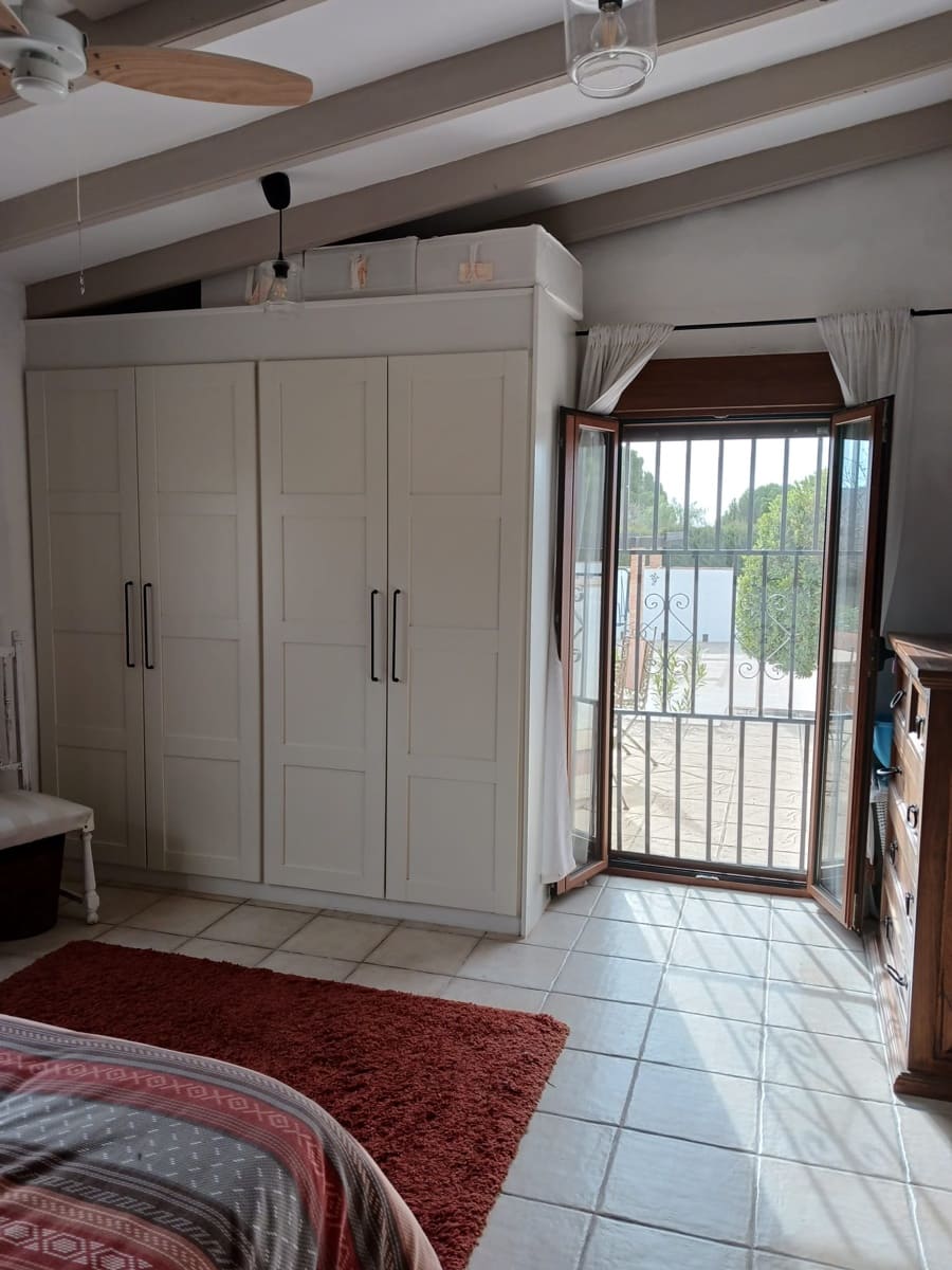 4 sypialnia Finka/Dom wiejski na sprzedaż w Sax z basenem garażem - 275 000 € (Ref: 10038936)