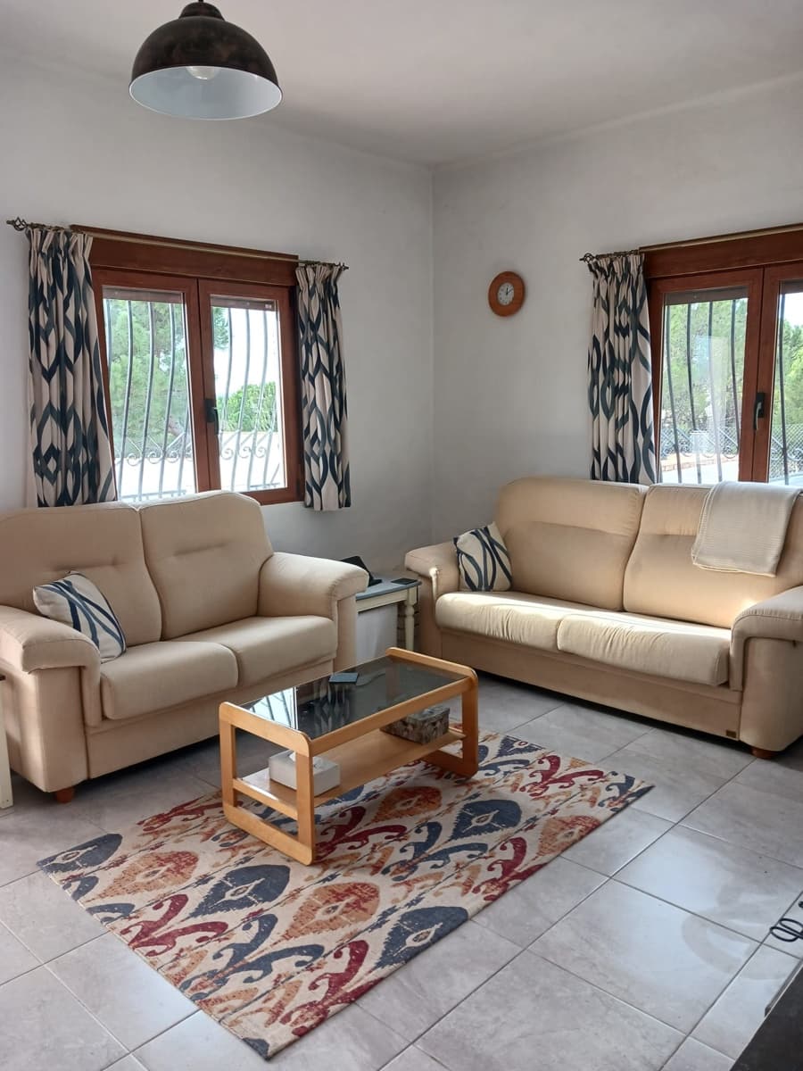 4 sypialnia Finka/Dom wiejski na sprzedaż w Sax z basenem garażem - 275 000 € (Ref: 10038936)