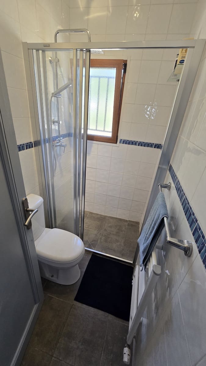 4 sypialnia Finka/Dom wiejski na sprzedaż w Sax z basenem garażem - 275 000 € (Ref: 10038936)
