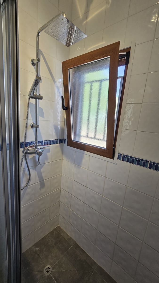 4 sypialnia Finka/Dom wiejski na sprzedaż w Sax z basenem garażem - 275 000 € (Ref: 10038936)