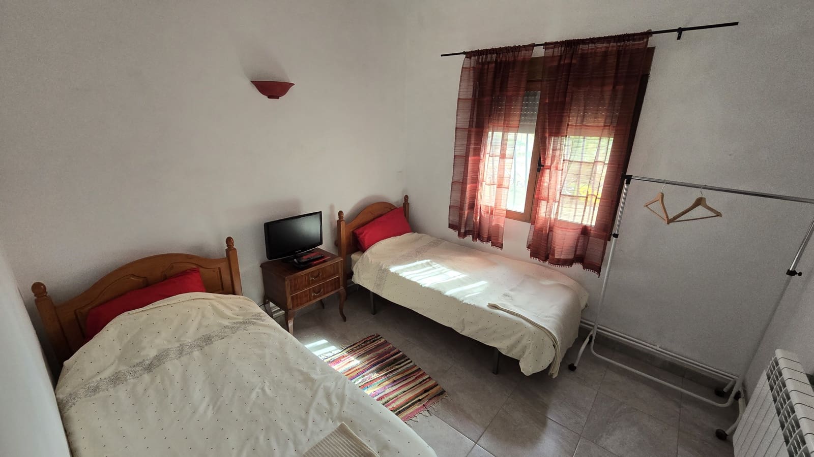 4 sypialnia Finka/Dom wiejski na sprzedaż w Sax z basenem garażem - 275 000 € (Ref: 10038936)