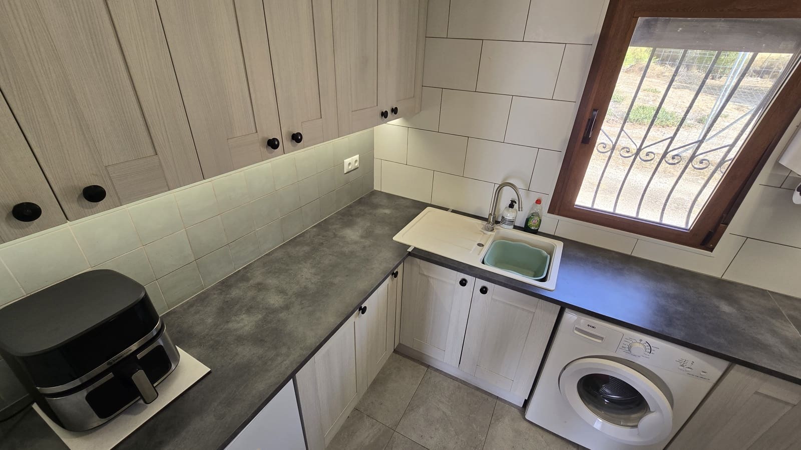4 sypialnia Finka/Dom wiejski na sprzedaż w Sax z basenem garażem - 275 000 € (Ref: 10038936)
