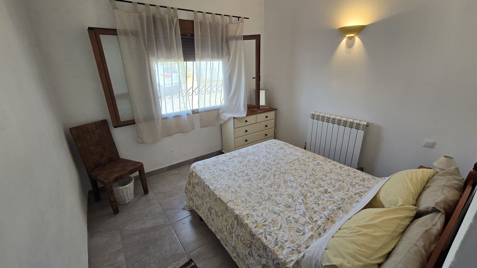 4 sypialnia Finka/Dom wiejski na sprzedaż w Sax z basenem garażem - 275 000 € (Ref: 10038936)