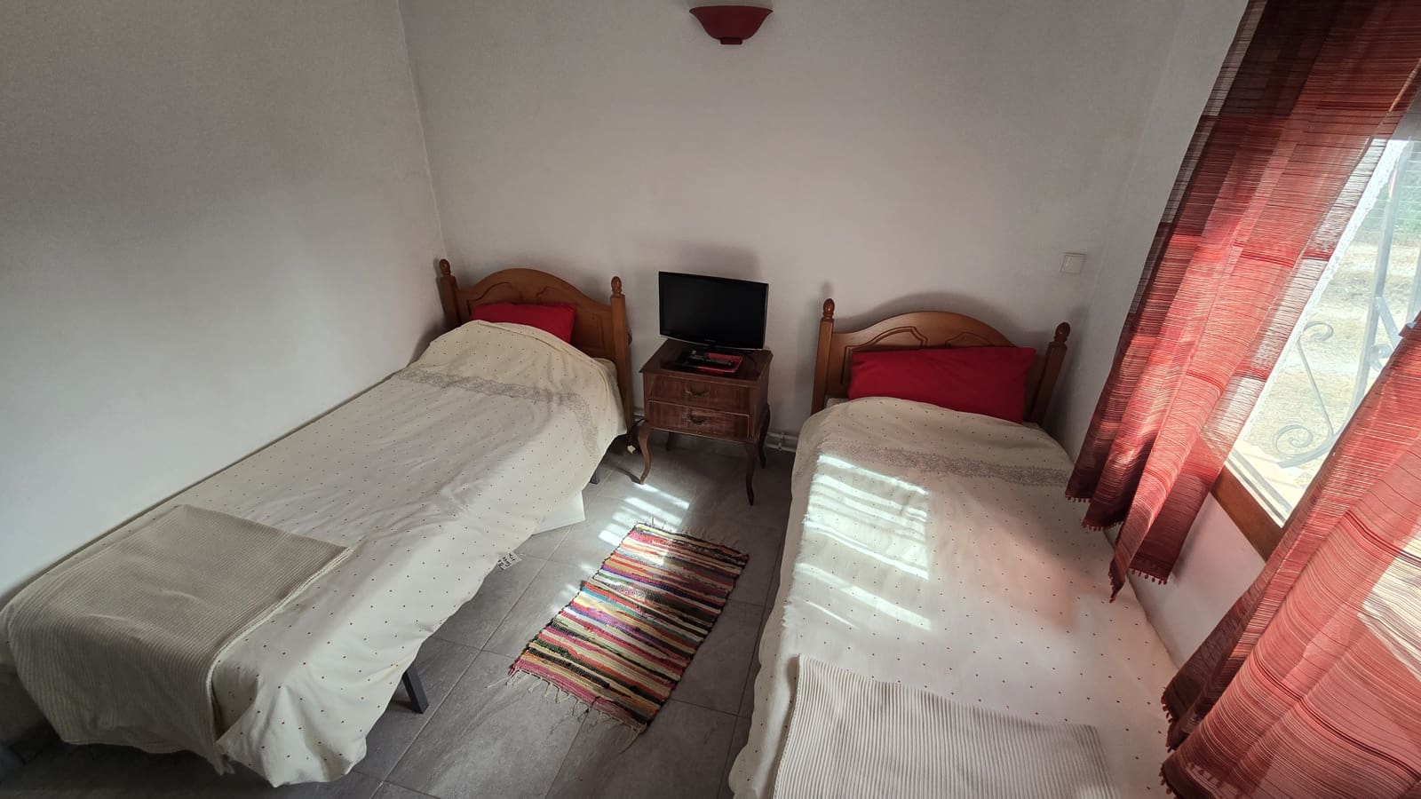 4 sypialnia Finka/Dom wiejski na sprzedaż w Sax z basenem garażem - 275 000 € (Ref: 10038936)