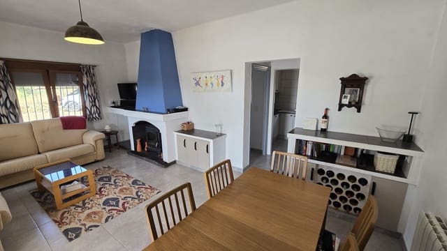 4 sypialnia Finka/Dom wiejski na sprzedaż w Sax z basenem garażem - 275 000 € (Ref: 10038936)