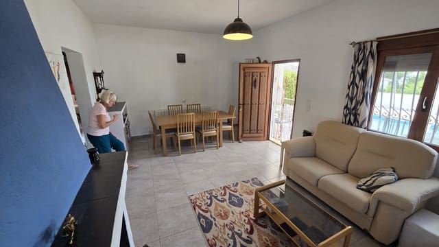 4 sypialnia Finka/Dom wiejski na sprzedaż w Sax z basenem garażem - 275 000 € (Ref: 10038936)