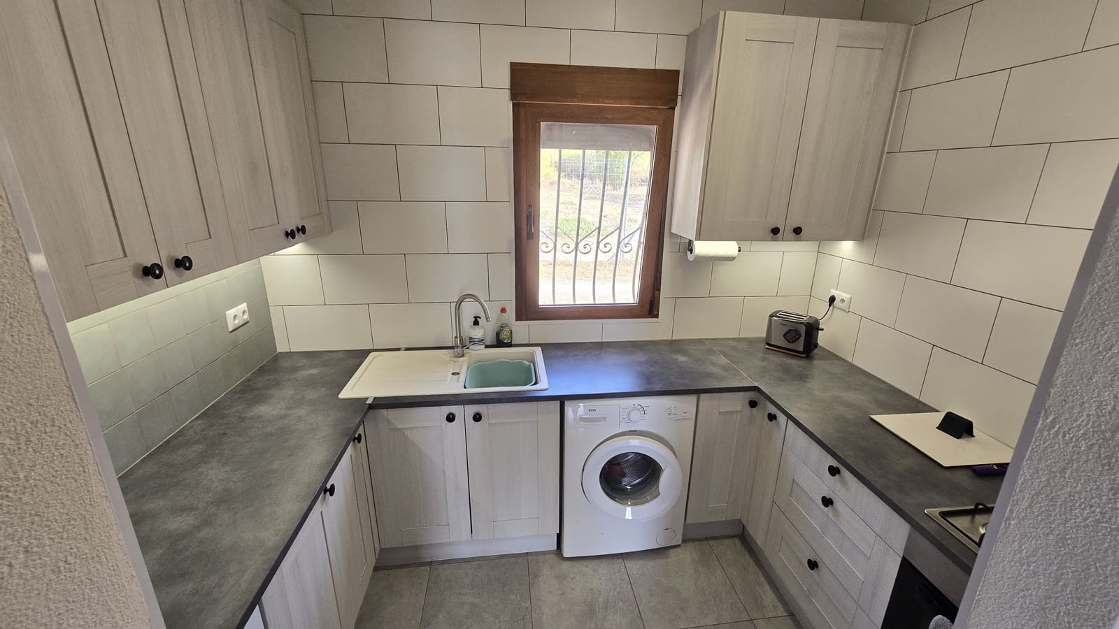 4 sypialnia Finka/Dom wiejski na sprzedaż w Sax z basenem garażem - 275 000 € (Ref: 10038936)
