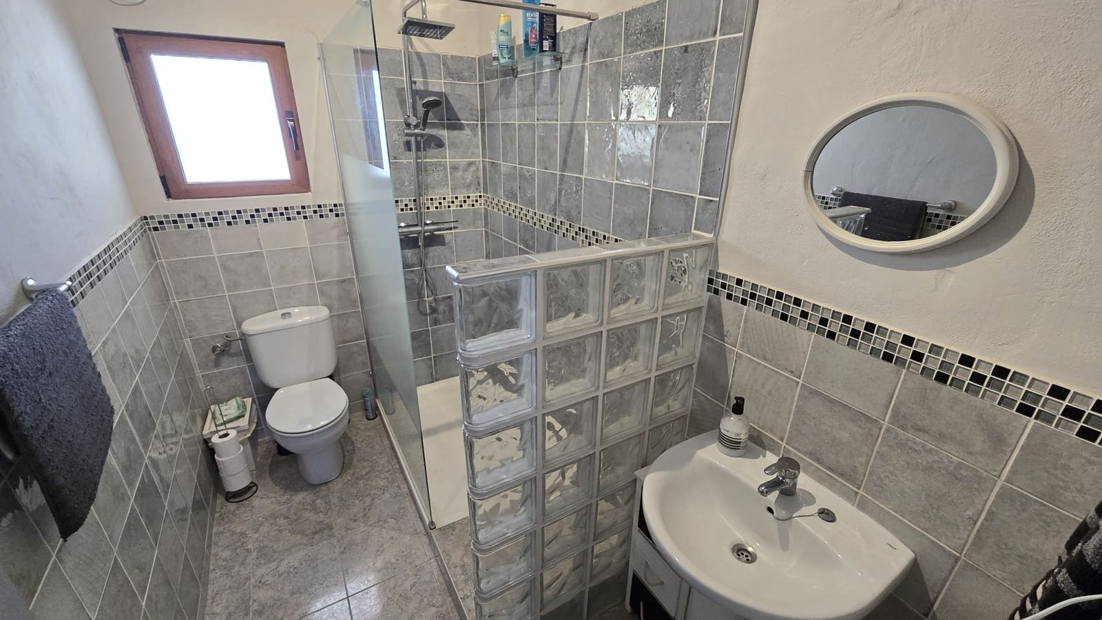 4 sypialnia Finka/Dom wiejski na sprzedaż w Sax z basenem garażem - 275 000 € (Ref: 10038936)