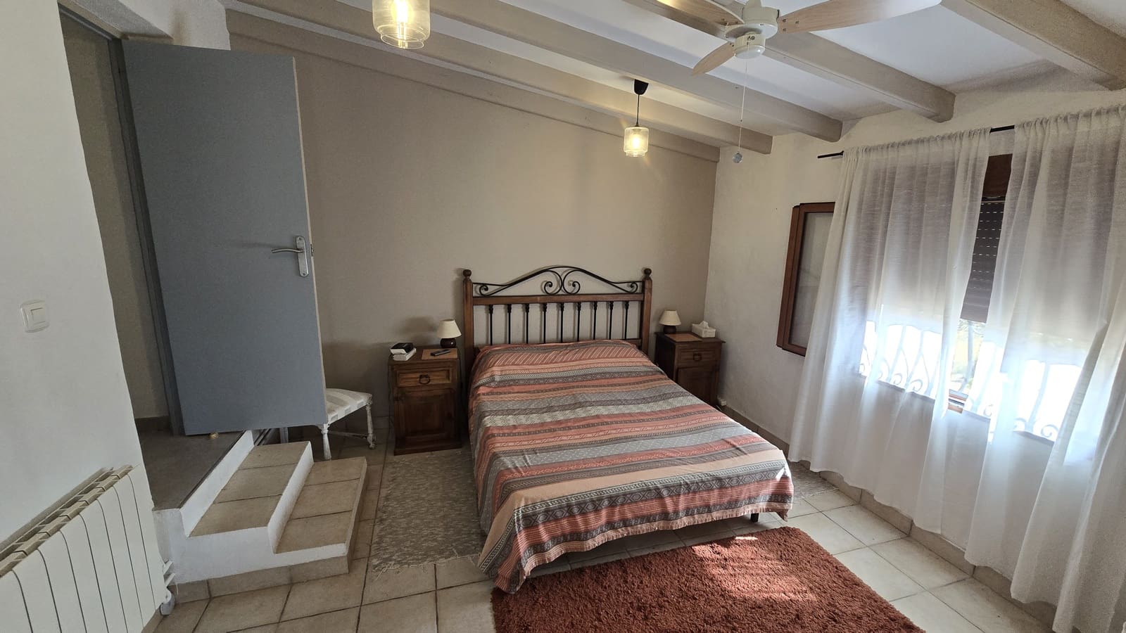 4 sypialnia Finka/Dom wiejski na sprzedaż w Sax z basenem garażem - 275 000 € (Ref: 10038936)