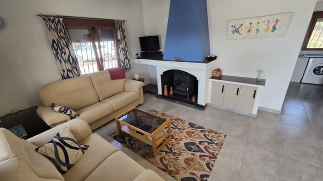 4 sypialnia Finka/Dom wiejski na sprzedaż w Sax z basenem garażem - 275 000 € (Ref: 10038936)